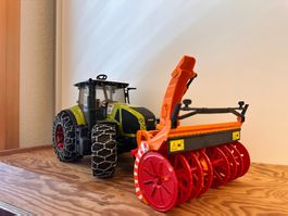 Bruder-CLAAS Traktor mit Schneefräse und Schneepflug