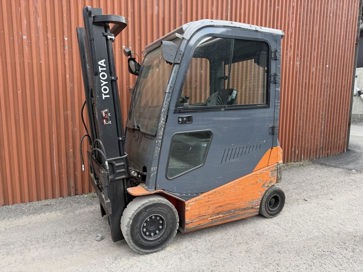 Toyota Carrelli elevatori e a forche: Toyota Stapler Elektro – Difettoso da Buchs SG venduto da cayenneturbo96