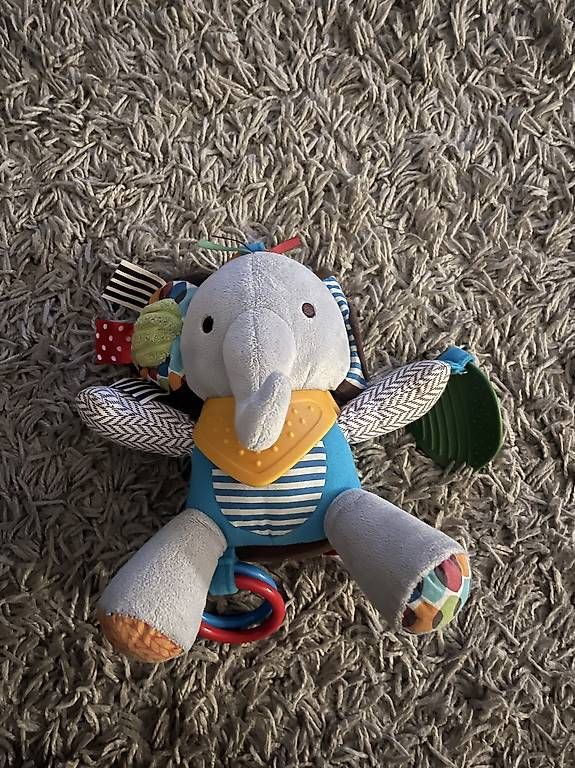 Giocattoli: Skip Hop Süsser Elefant Stofftier, Greifling, Beissring – Usato da Gunzwil venduto da Mercurina82