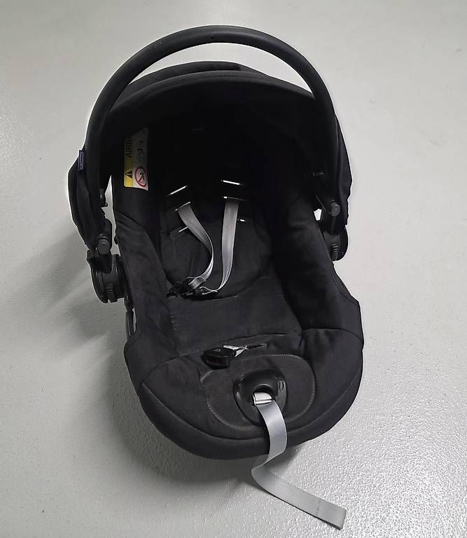 Bauch- & Rückentragen: Chicco Babyschale / Maxi-Cosi 013 kg – Gebraucht aus Embrach von sch_vd7b 3