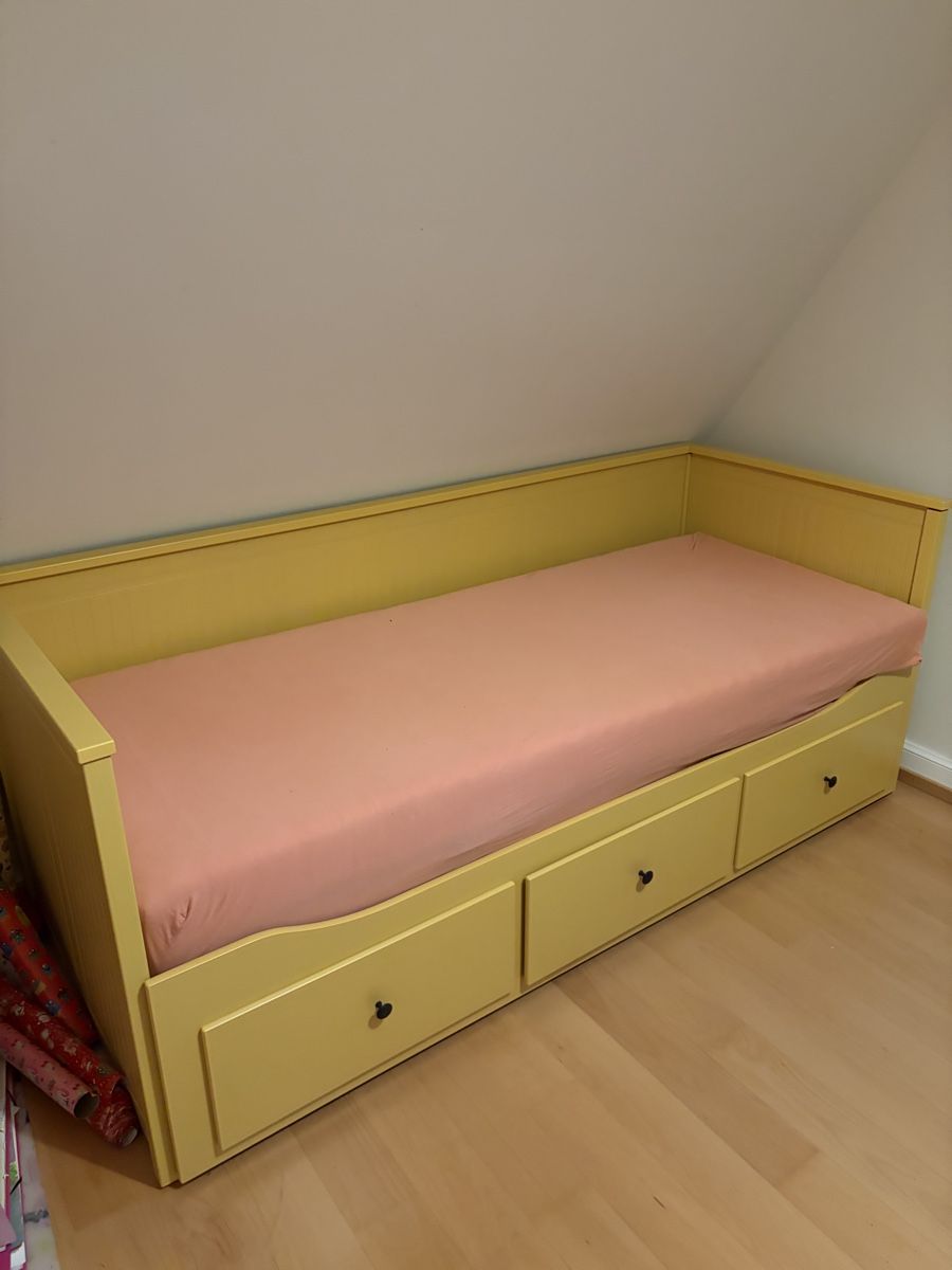 Lits: Ikea HEMNES Bett neuwertig – D'occasion à Winterthur par GLMI08