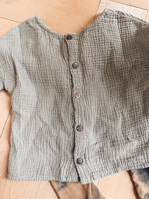 Lotti di vestiti: Coolstes Simple Folk Outfit – Usato da Zürich venduto da designloverin 3