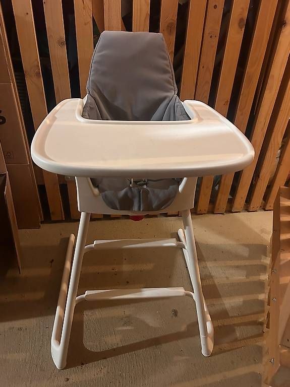 Ikea Hochstühle: Chaise haute blanche grise – Gebraucht aus Bussigny von hfr_j6yv