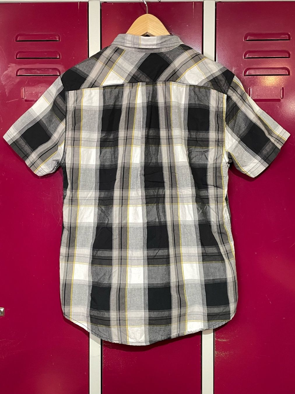Levi's Hemden: LEVI'S CHECKED SHORT SLEEVES SHIRT SZ: M – Gebraucht aus Cortaillod von Stay_Alive_vintage 1