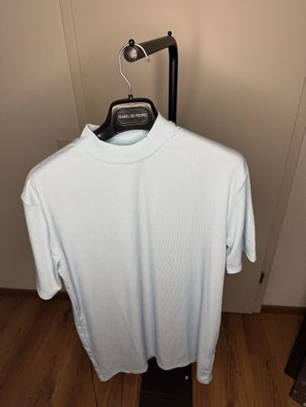 Hellblaues Sommer T-Shirt mit Stehkragen, Grösse M