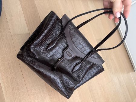 TOD’S Handtasche – Edle Kroko-Optik in Dunkelbraun
