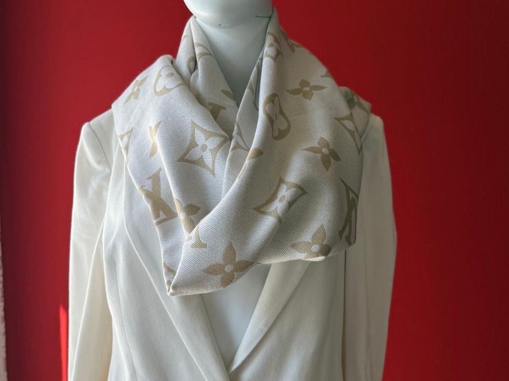 Louis Vuitton Foulard & Sciarpe: Louis Vuitton Schal, Amazingram, Wendeschal – Usato da Oberarth venduto da SSS. 2