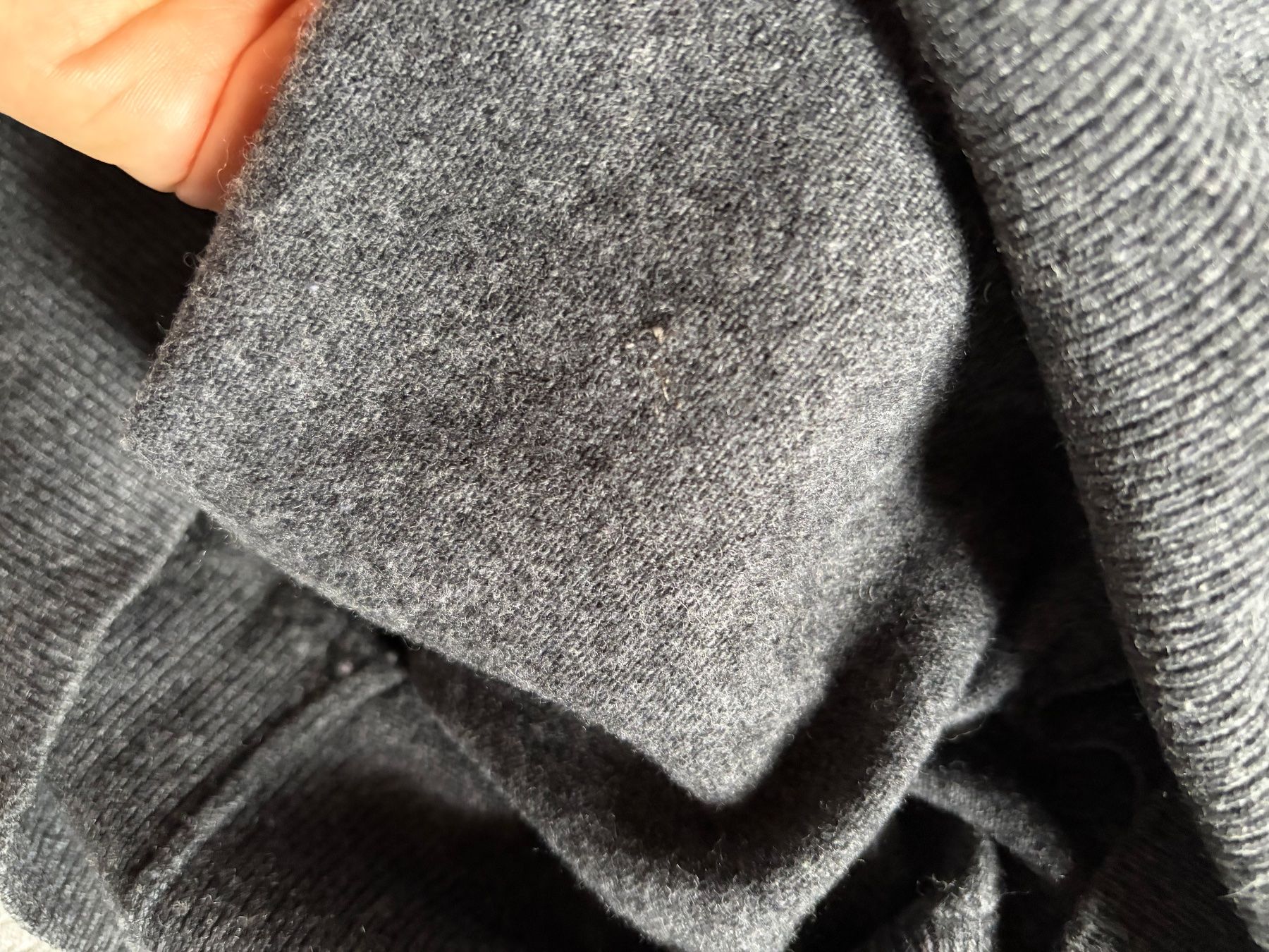 Sandro Maglioni & Felpe: Sandro Wool Cardigan with removable silk scarf – Usato da Luzern venduto da AM2nd 5