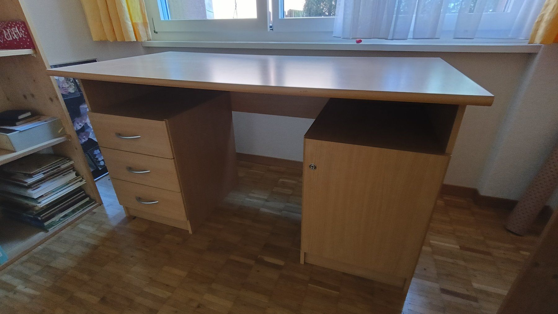 Schreibtische: Pult, Bürotisch – Gebraucht aus Steffisburg von tut_s28q 1