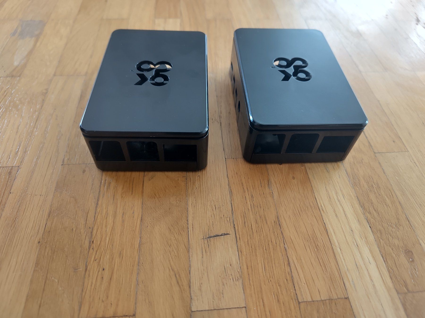 Boîtiers: 2x Raspberry Pi 4B Gehäuse schwarz – D'occasion à Wangen SZ par scherpa1 1