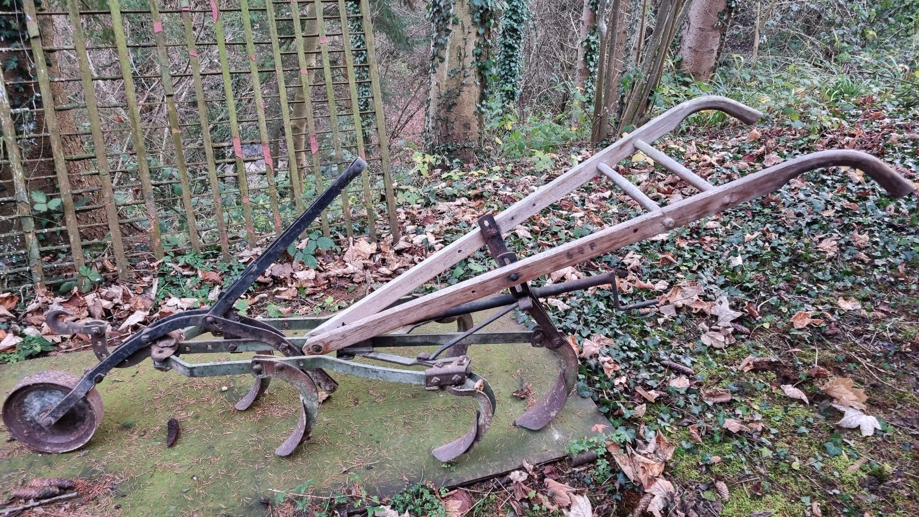 Tutte le macchine: Alte Bodenhacke, breitenverstellbar. – Usato da Neftenbach venduto da HUS12 1