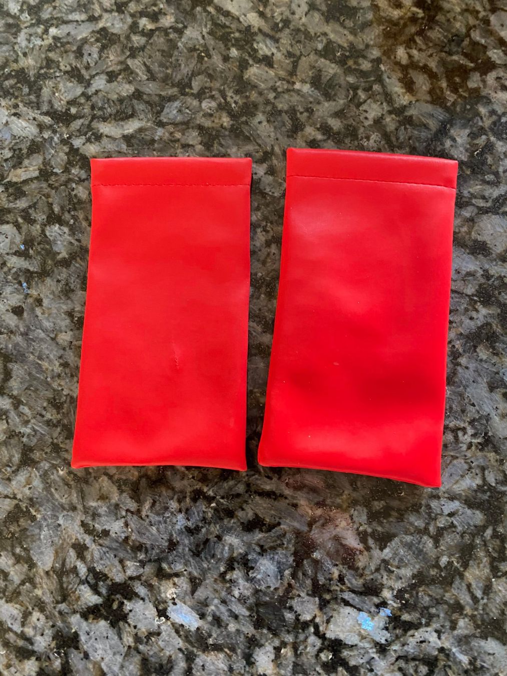 Altro in  Abbigliamento & Accessori: 2x Brillenetui rot – Nuovo (secondo la descrizione) da Allenwinden venduto da Obalu