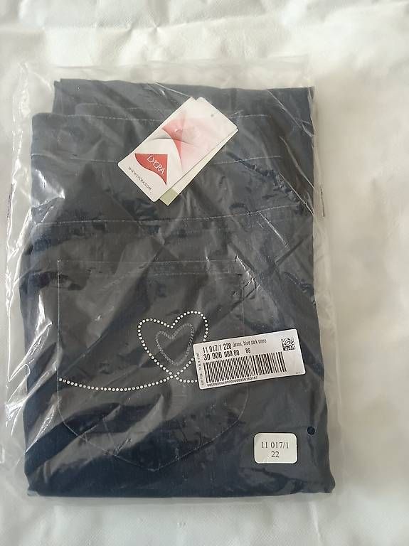 Jeans: Jeans NEUF – Nuovo e nell'imballaggio originale da Yverdon venduto da Nany6