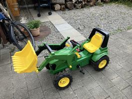 John Deere Spielzeug Trettraktor mit Zubehör guter Zustand