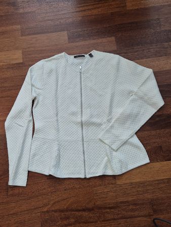 Weisser Esprit Strickjacke, Grösse XL, eher M, neu