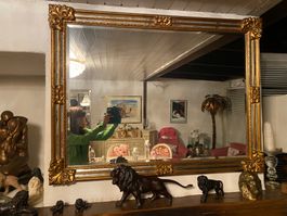 Wandspiegel mit Goldrahmen, Barock