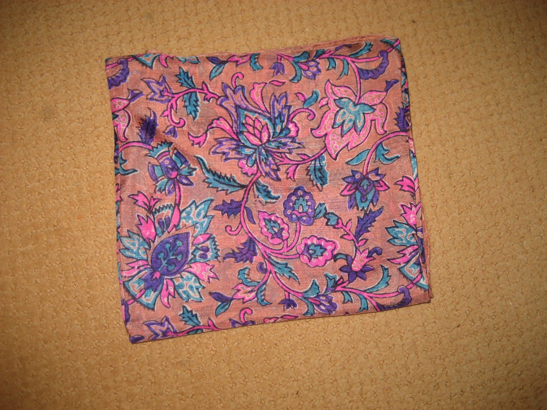 Foulard & Sciarpe: 6-er Set leichte Sommer Schals mit Blumenmuster, Top! – Usato da Wettswil venduto da paradores 5
