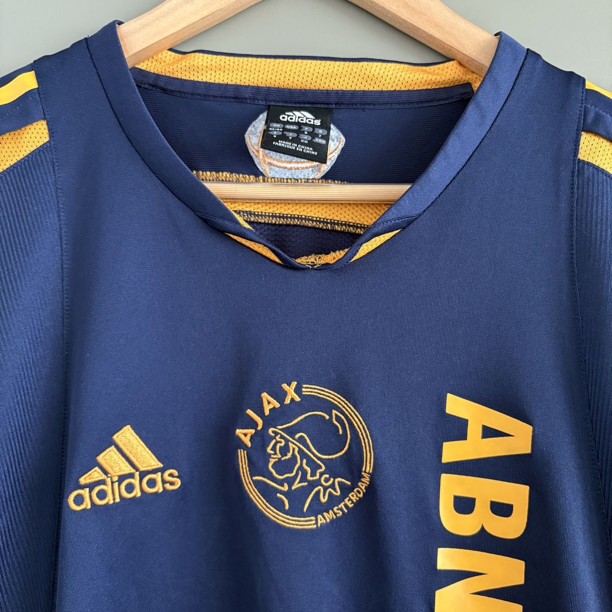 Adidas Canottiere & Pantaloni: Ajax Amsterdam Trikot Adidas Training – Usato da Winterthur venduto da LaBodega 1