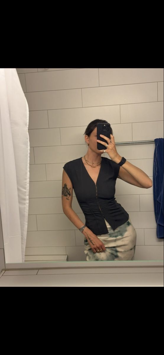 Weekday Camicette: WEEKDAY Bluse 'Alec' in Grau – Nuovo (secondo la descrizione) da Zürich venduto da KimCollins