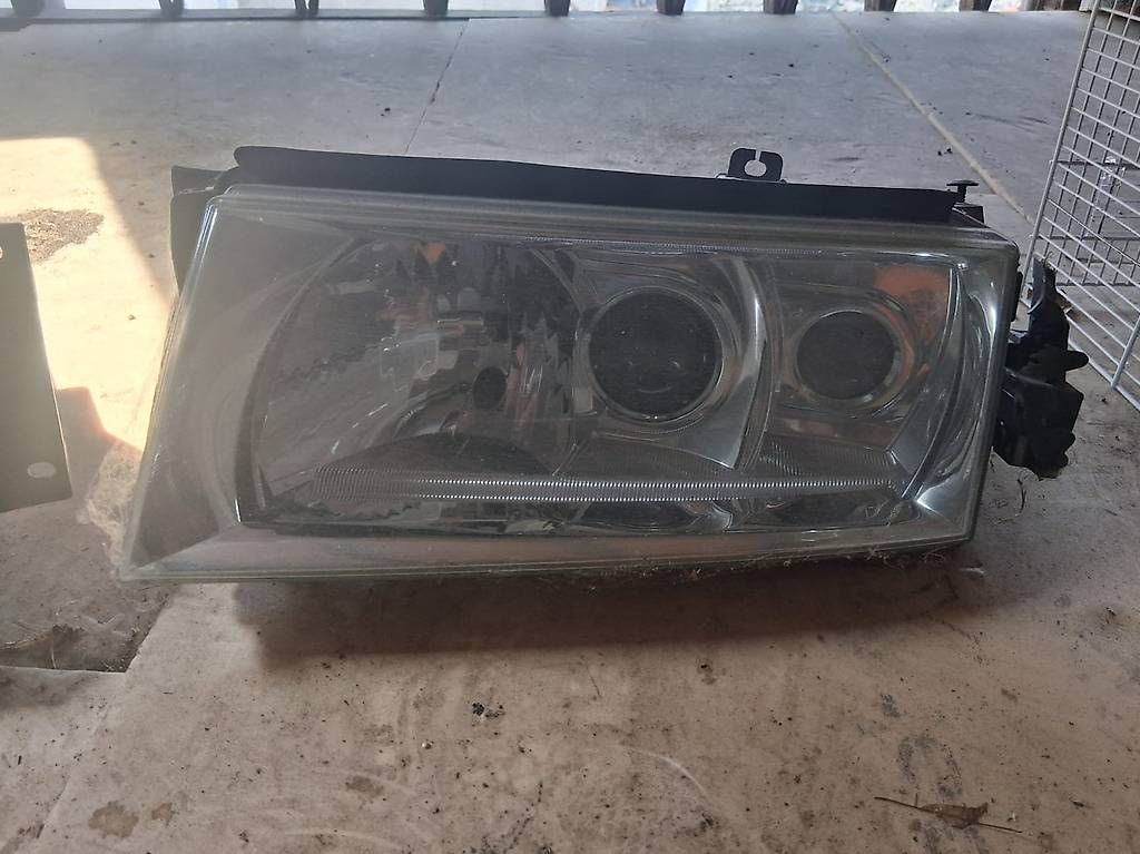 Phares: Fari xeno Skoda Octavia – D'occasion à Sonvico par nuvola04 1