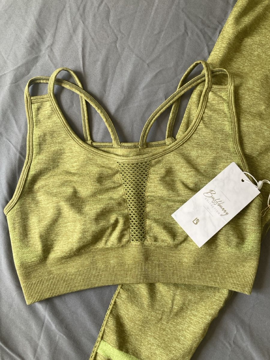 Lots de vêtements: Buffbunny Set NEU Leggings & Top, Grösse S/M – Neuf (Voir description) à Biberist par Nafena