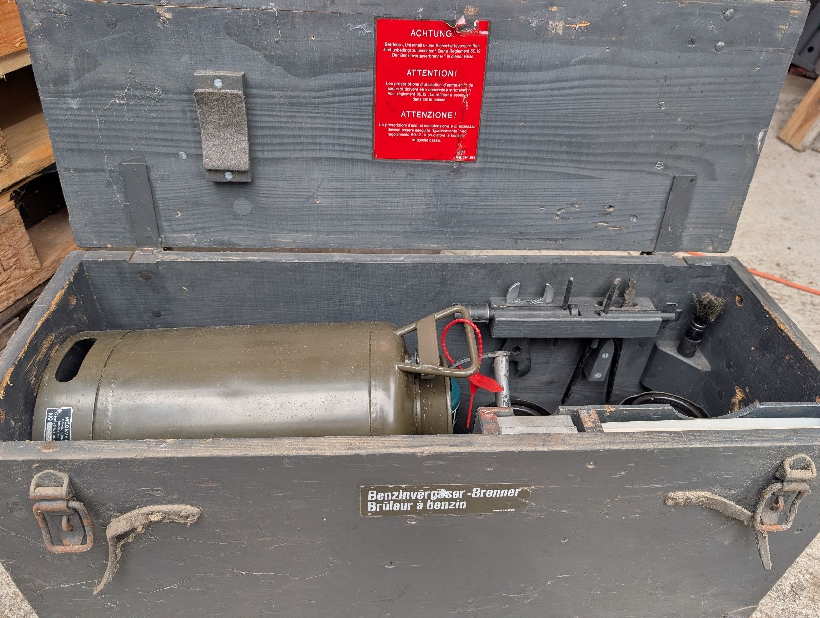 Elettrodomestici da cucina: Schweizer Armee Benzinvergaser-Brenner Kocher – Usato da Schleinikon venduto da Volki84