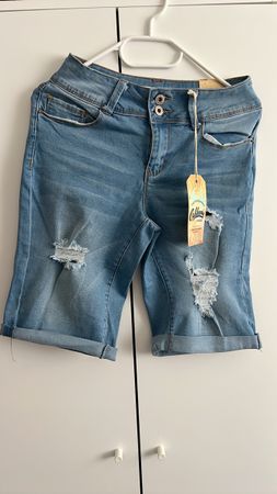 Short en jean bleu clair troué taille 34/36