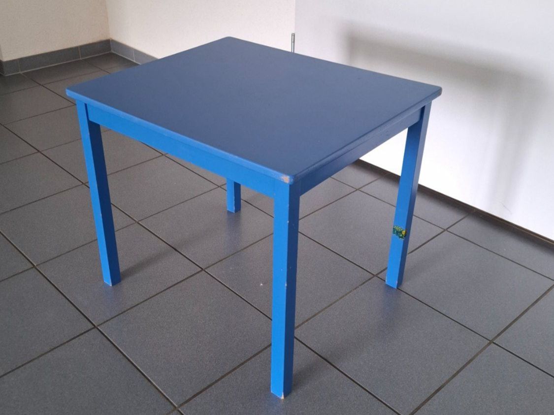Ikea Tables: Kindertisch Holz blau gebraucht – D'occasion à Hittnau par Goeggi83 1