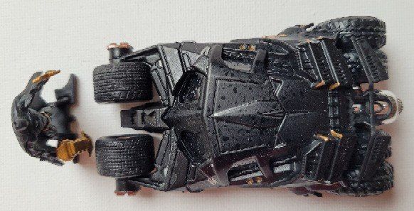 Hot Wheels Modellini d'auto: BATMOBIL MIT/AVEC BATMAN – HOT WHEELS – Usato da Neftenbach venduto da Mador6 4