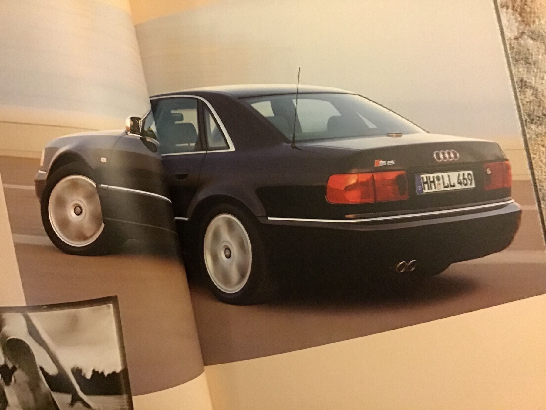 Audi Documenti: Audi S8 Verkaufsprospekt, top, Juni 2000 – Usato da Scherzingen venduto da Starseller62 2