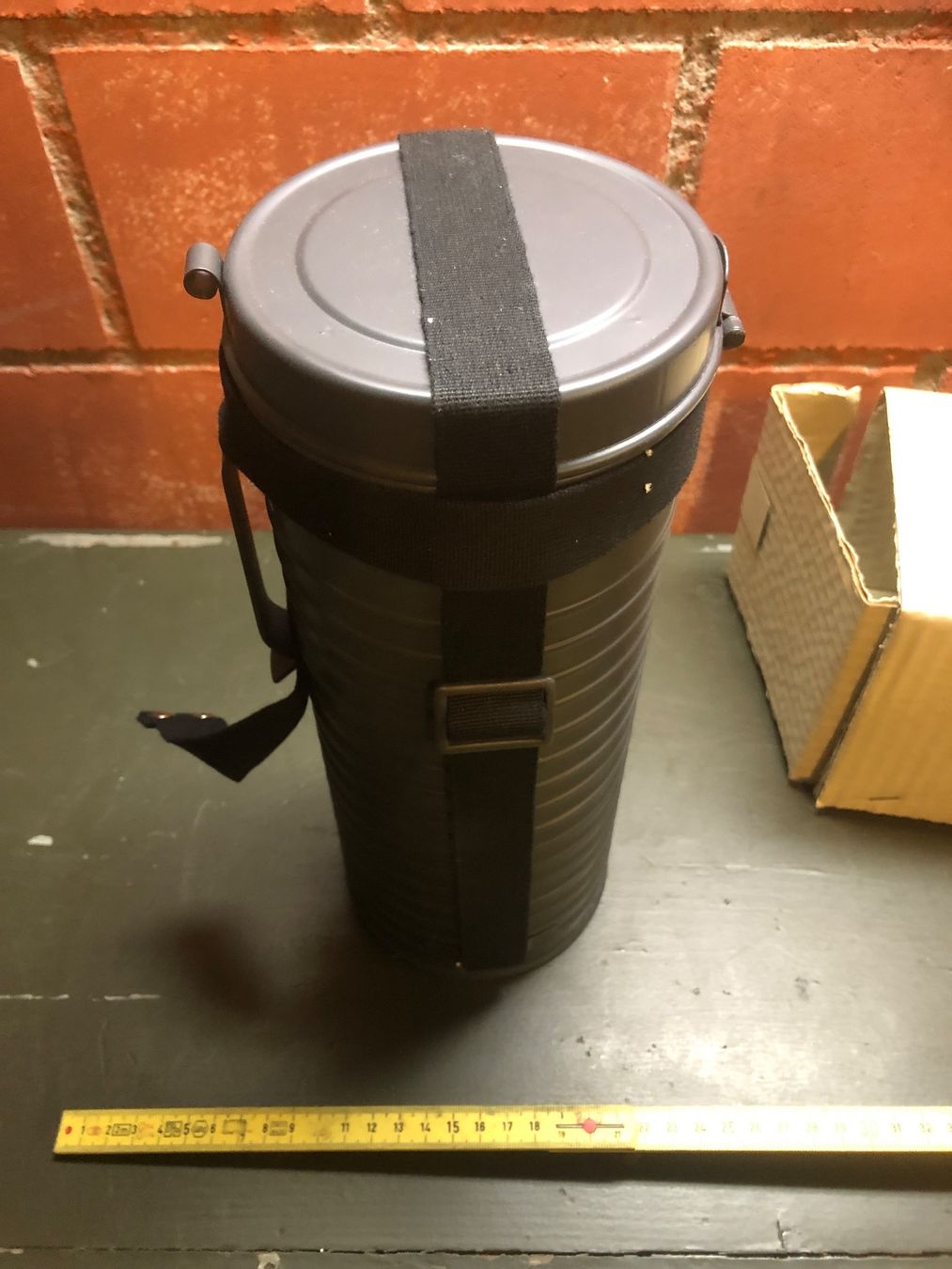 Contenitori & Simili: Schweizer Armee Gasmaskenbehälter  Dose Behälter Tasche Box – Nuovo (secondo la descrizione) da Madiswil venduto da TEMISO