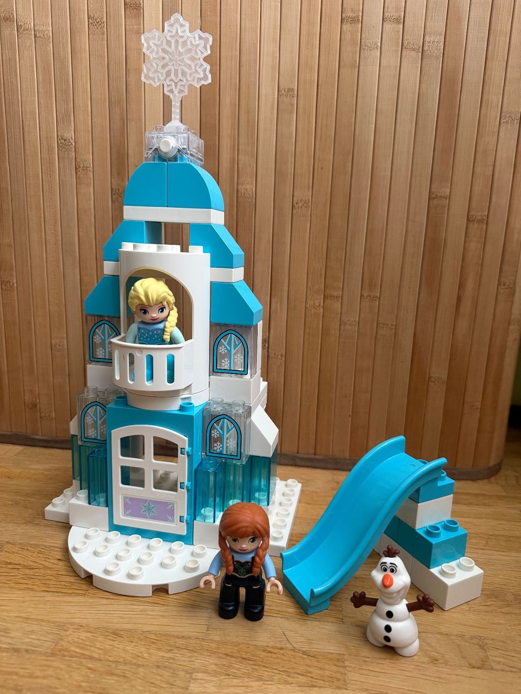 Lego Giocattoli: Lego Duplo Frozen Elsas Eispalast 10899 – Usato da Wallisellen venduto da Kyoscsaj