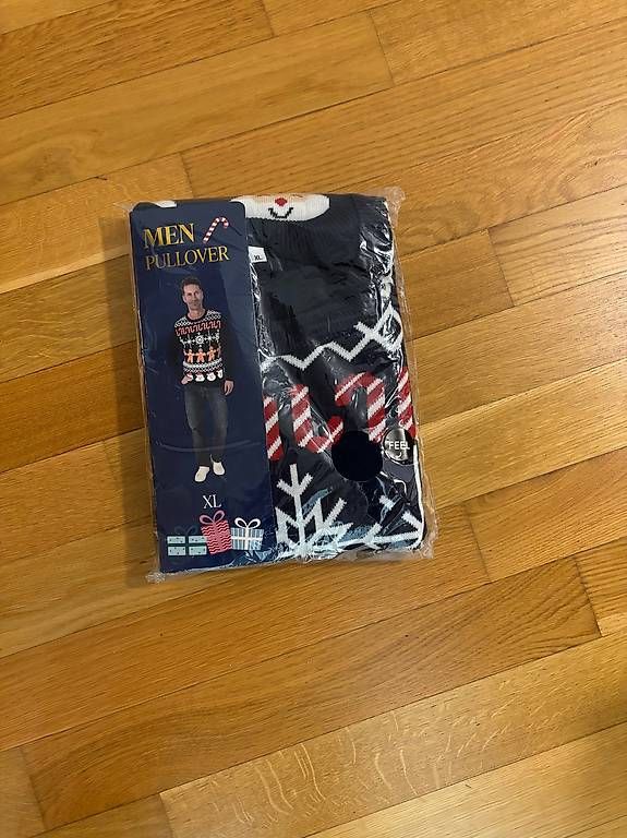 Pullover & Sweatshirts: Weihnachtspullover XL – Gebraucht aus Oftringen von violetta9 1
