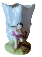 Antike Vase Porzellanfigur mit Amor-Motiv
