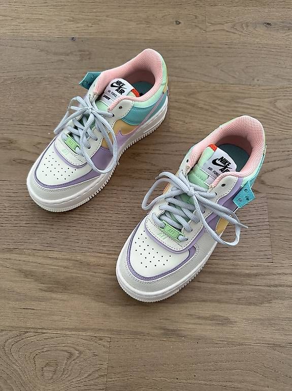 Scarpe da donna: Nike Air Force 1 – Usato da Igis venduto da andrin_borer 1