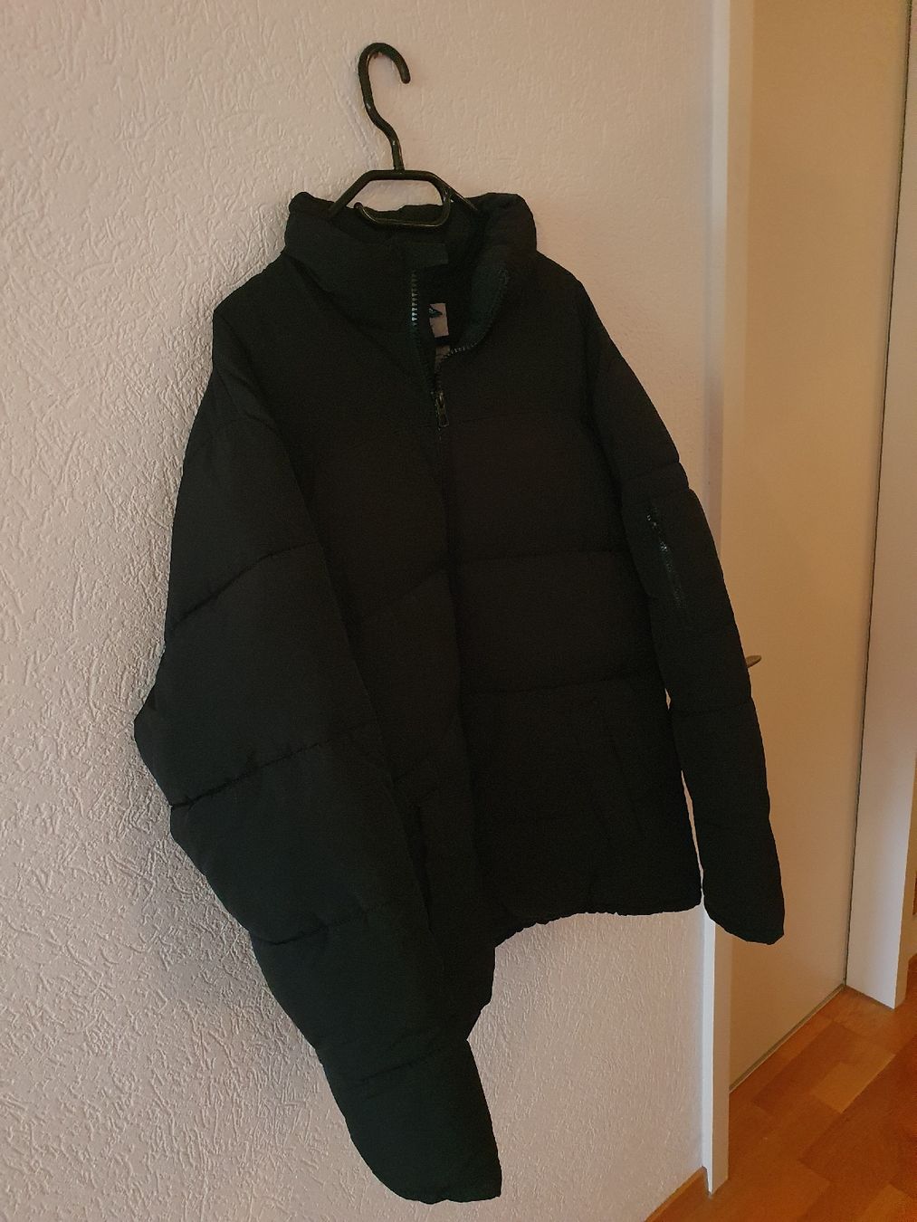 H&M Giacche: Schwarze Pufferjacke Divided - Grösse XL – Usato da Bern venduto da dom_7xqs 4