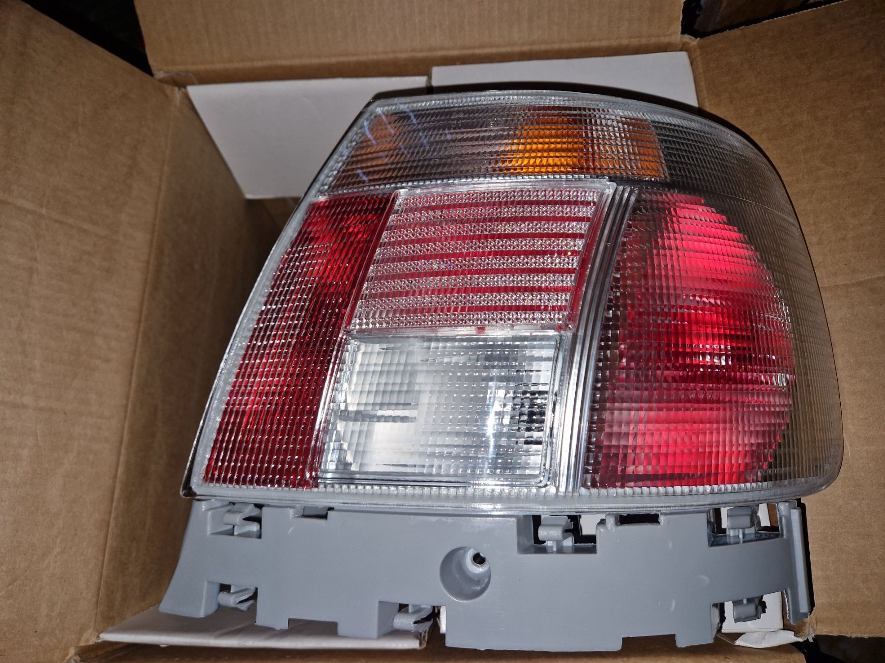 Audi Scheinwerfer: Rückleuchten Audi A4 B5 Limousine!! – Neu und originalverpackt aus Dottikon von zepterAG 1