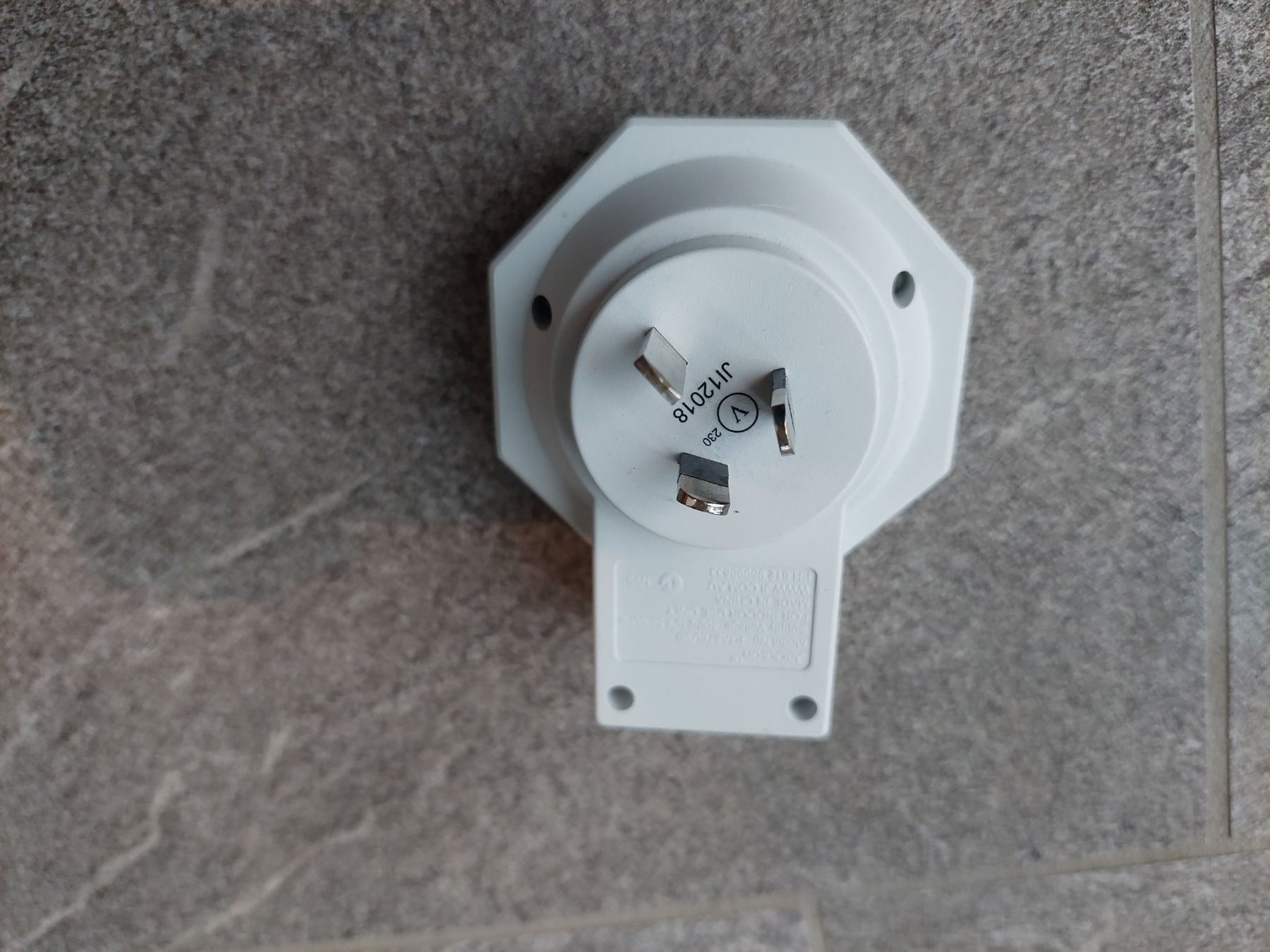 Unità & Adattatore: Reiseladegerät + USB zu Australia - Stecker – Usato da Wiesendangen venduto da troawus 1