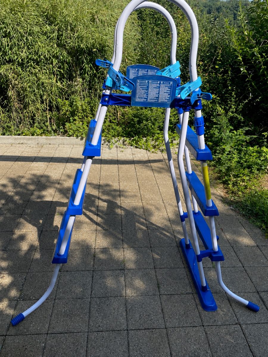 Bestway Schwimmbad: Poolleiter Aluminium blau weiss 3 Stufen – Gebraucht aus Küsnacht ZH von blu_l6st