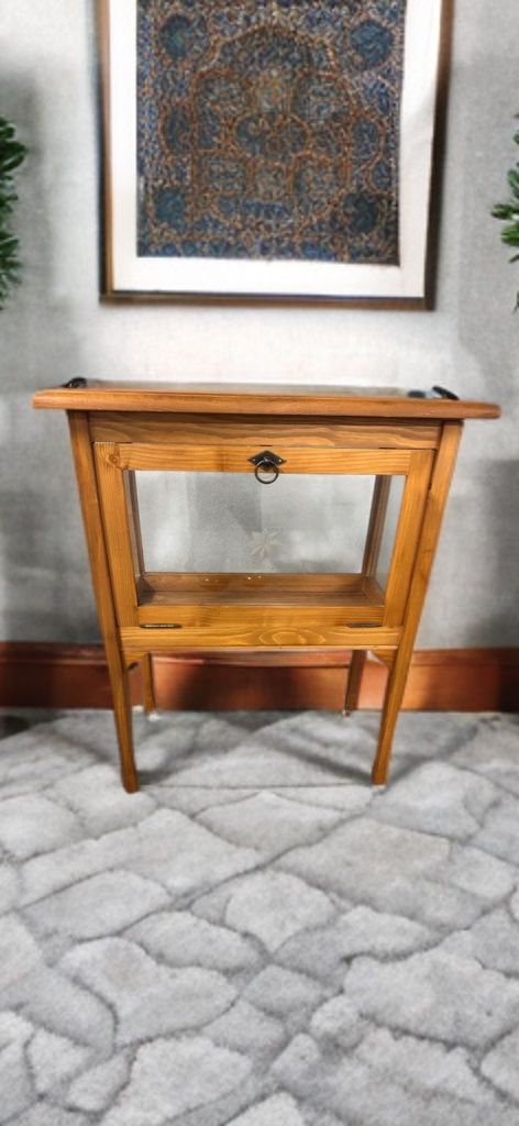 Armoires: Art Nouveau Showcase Side Table – D'occasion à Villmergen par JacRon