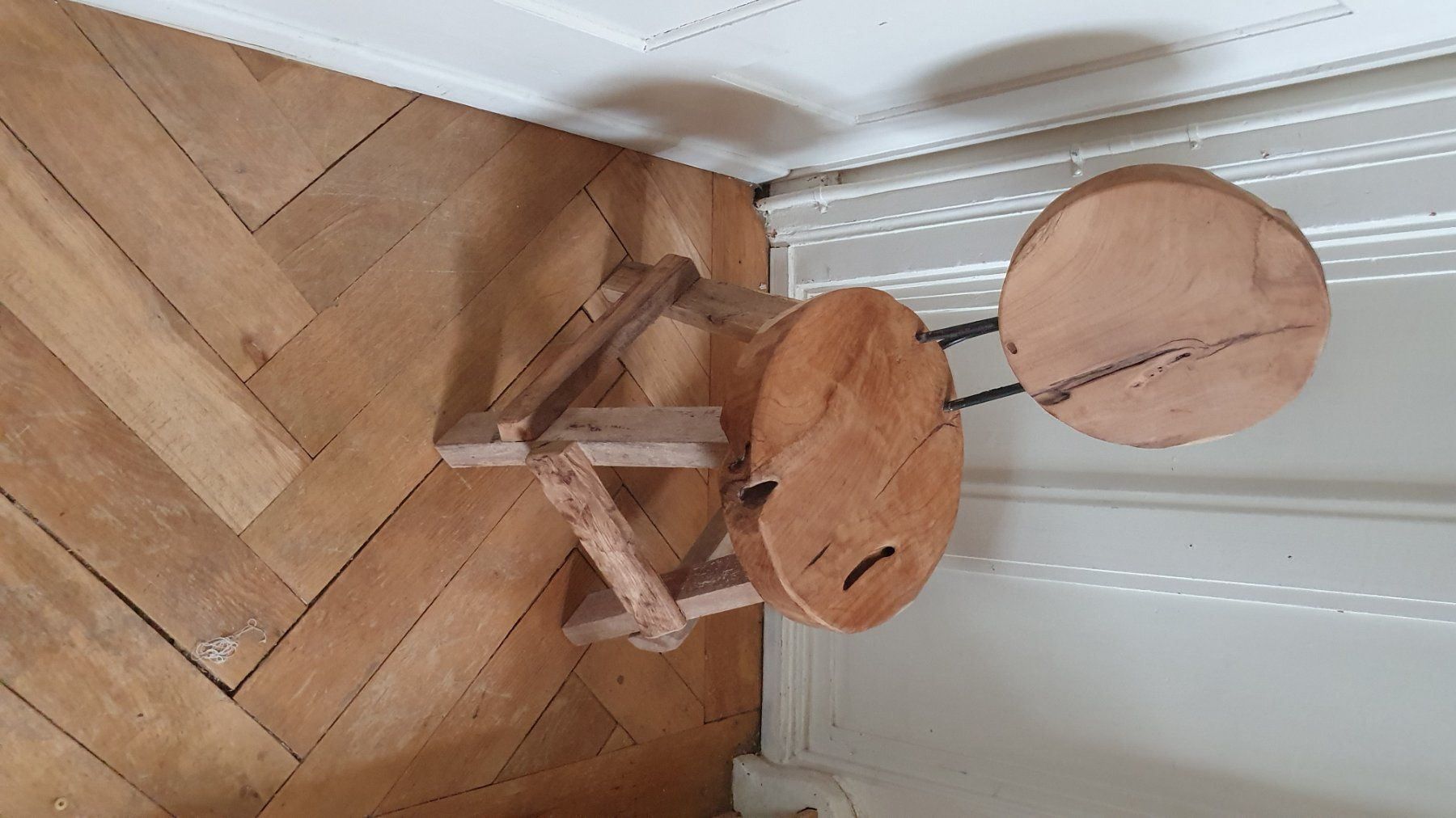 Stühle: Rustikaler Holzstuhl – Gebraucht aus Flawil von Naphtali 7