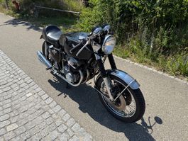 Honda CB750 Four K2 Cafe Racer Veteranen geprüft