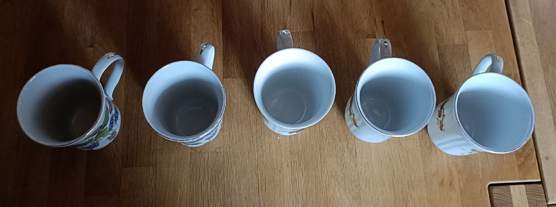 Tassen: Lot de 5 Tasses – Gebraucht aus Glovelier von rus_jk5v 3