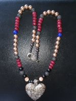Herzen Kette aus Rubi und Lava