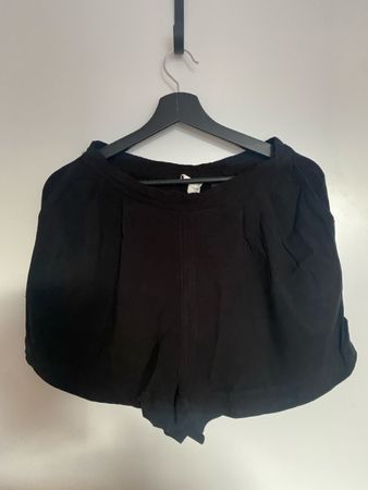 Schwarze H&M Shorts, Grösse 36