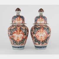 Magnifique Paire de potiches couvertes Imari, Japon