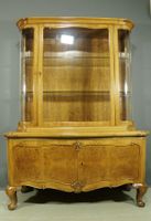 wunderschöner Vitrinenschrank Samus Swiss Made