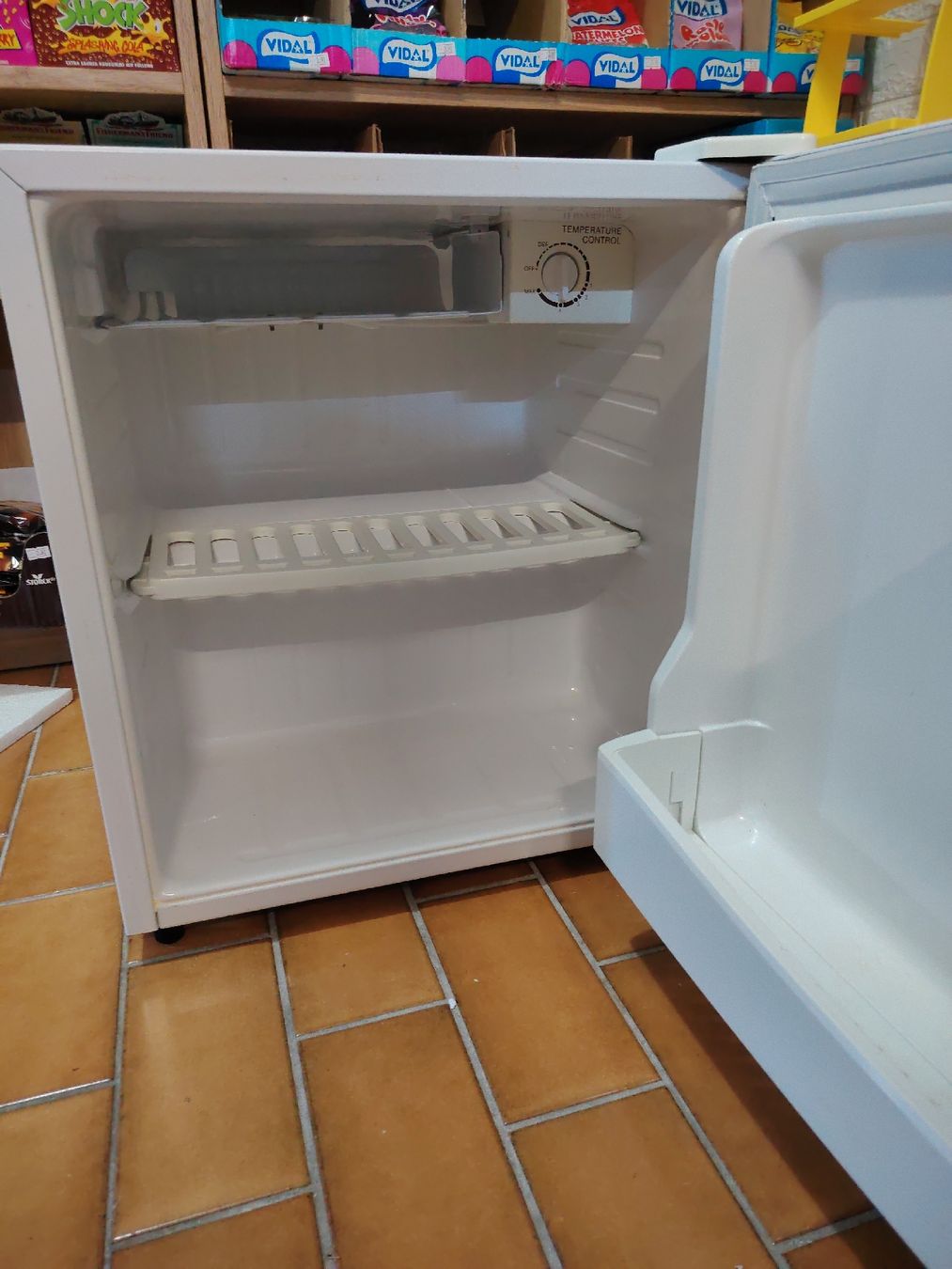 Kühlschrank: Mini Kühlschrank mit Getränkeauswahl – Gebraucht aus Aesch BL von Gebrauchtes_AeschBL 5