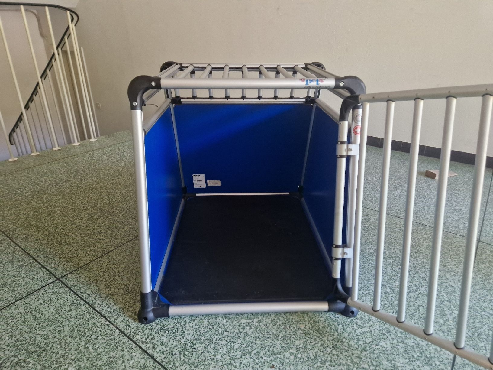 4pets Gabbie, trasporto & Sicurezza: Hundebox Medium von 4Pets – Usato da Baden venduto da tobysuter 4