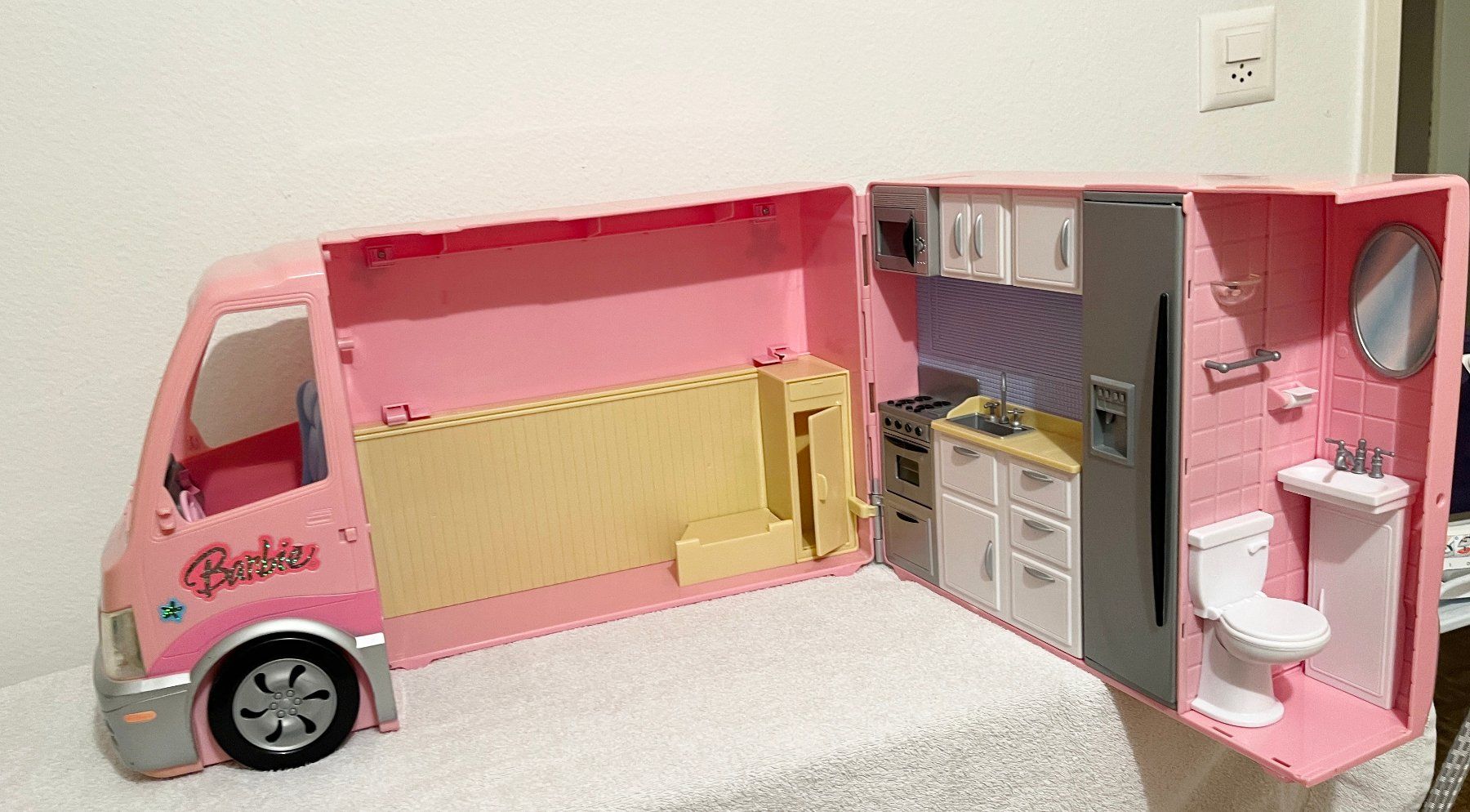 Giocattoli: Barbie Campingwagen mit Pool – Usato da Glattbrugg venduto da Ariel012 4